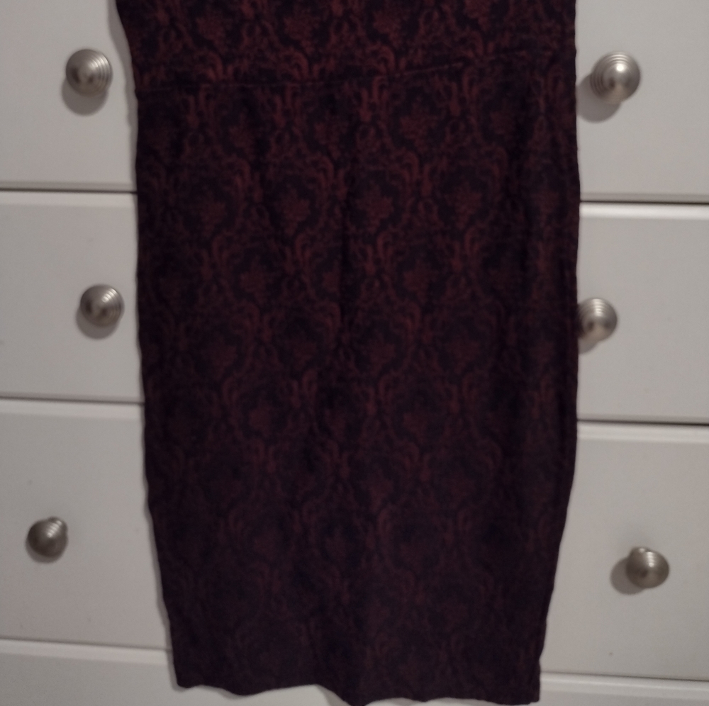 Pencil skirt with waistband and small slit in back